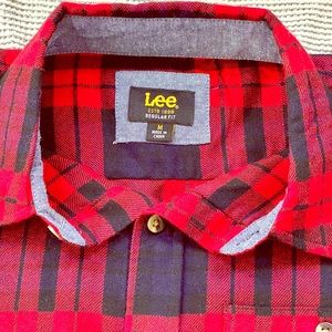 Lee Men’s Size Medium Red, Black & Navy Flannel